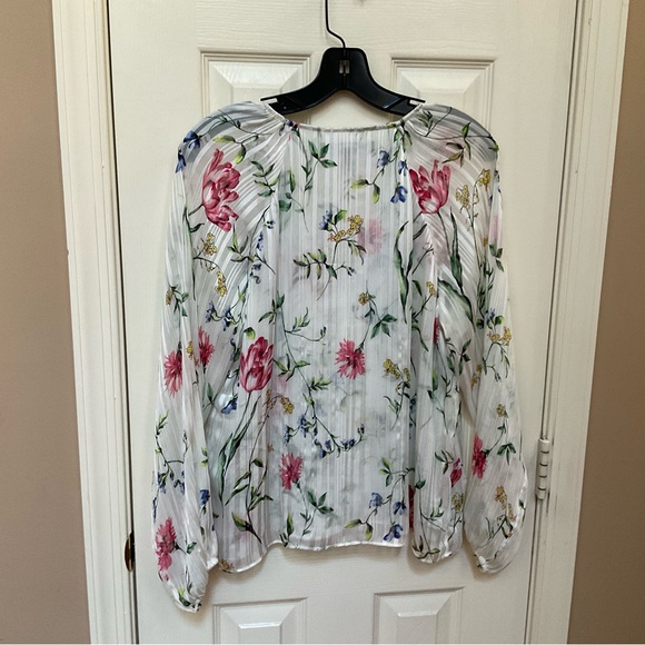 White House, black market, floral blouse size M - Picture 4 of 5